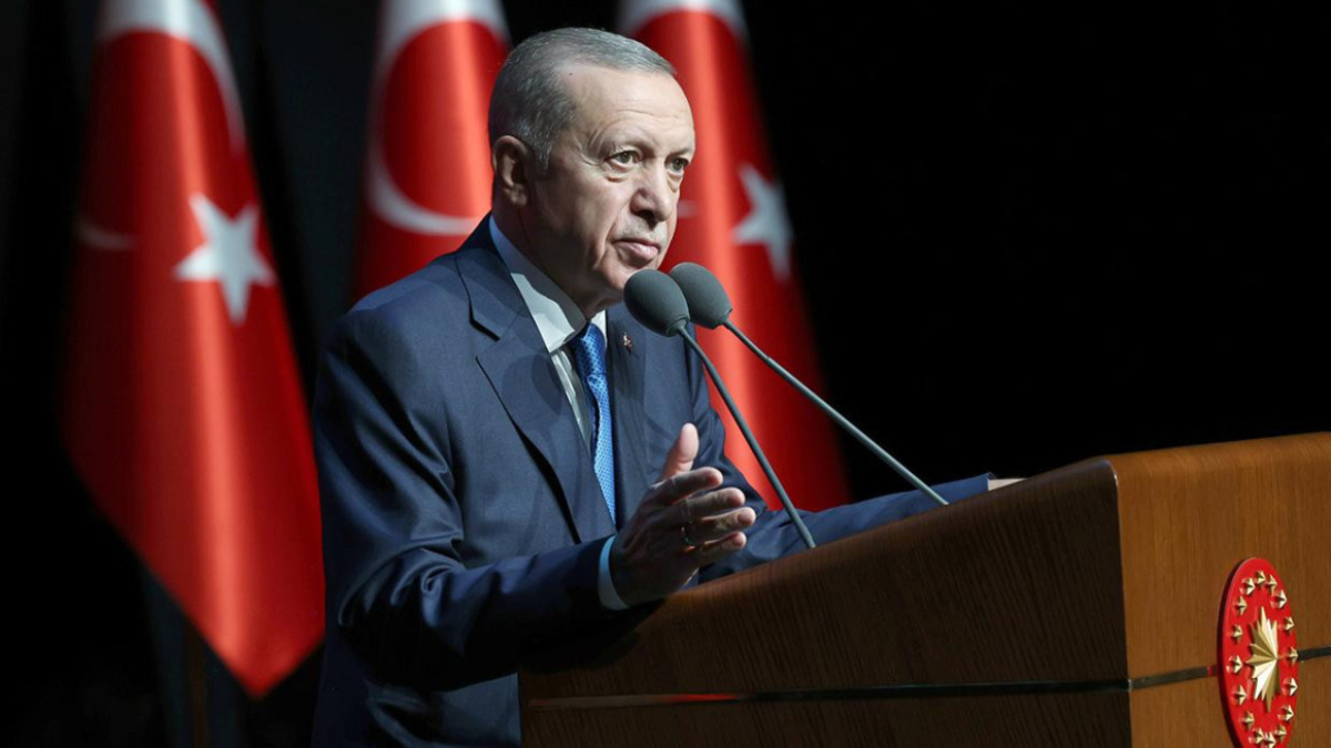 Özel, Brüksel’de laf üretirken biz eser üretiyoruz