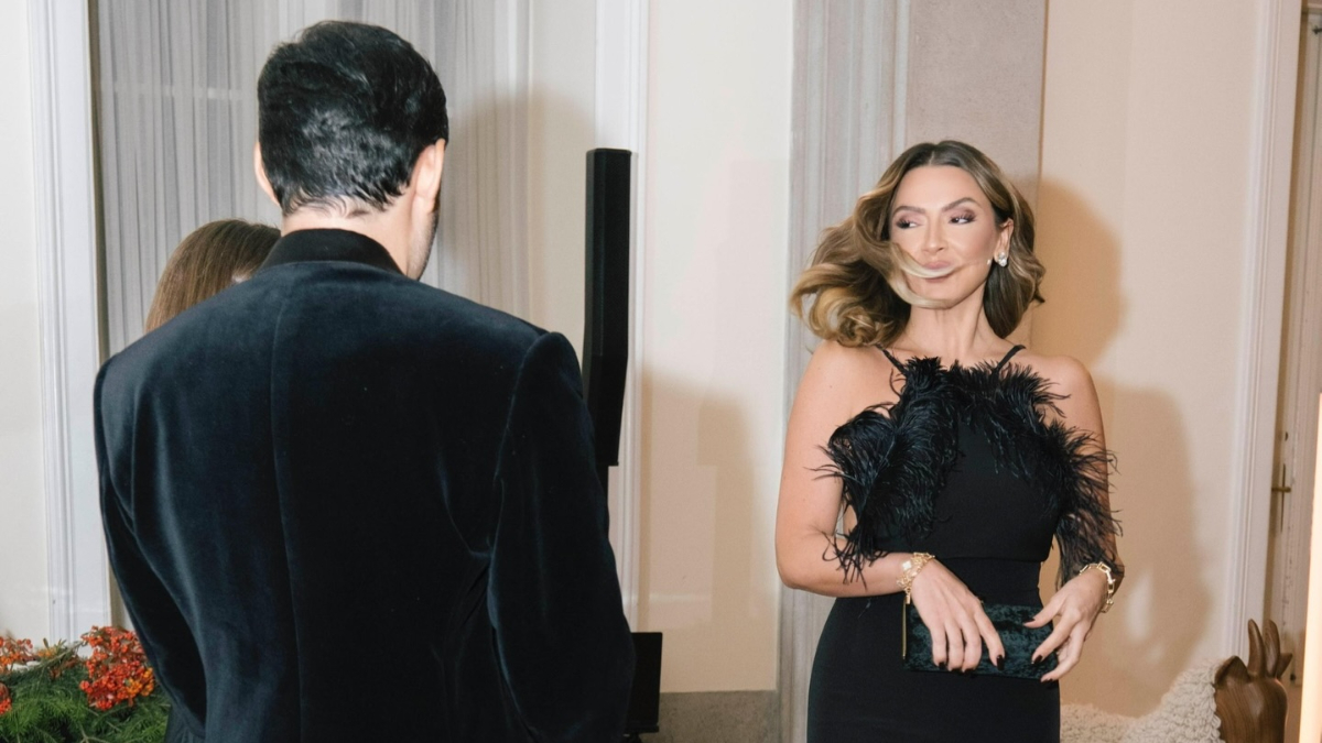 Hadise merdivenlerde poz verdi!