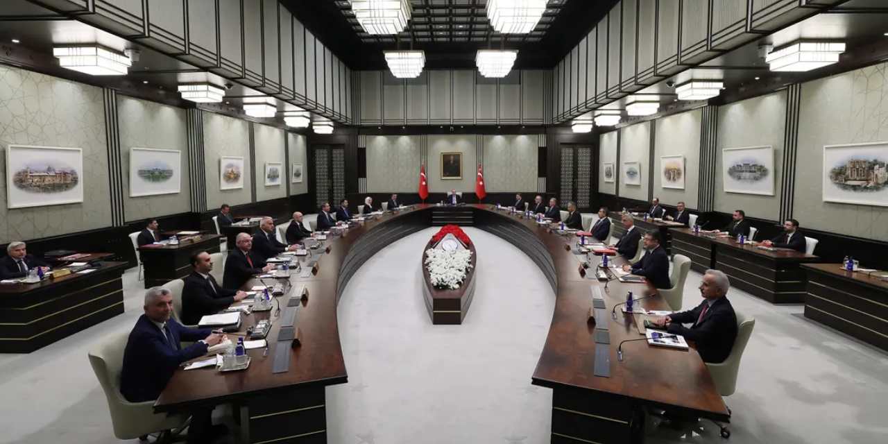 Kabine toplanıyor