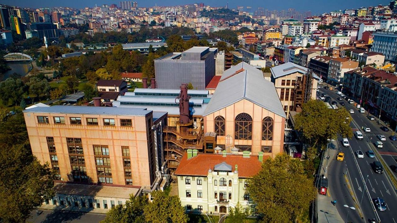 Bilgi Üniversitesi kapatıldı binlerce öğrenci mağdur!