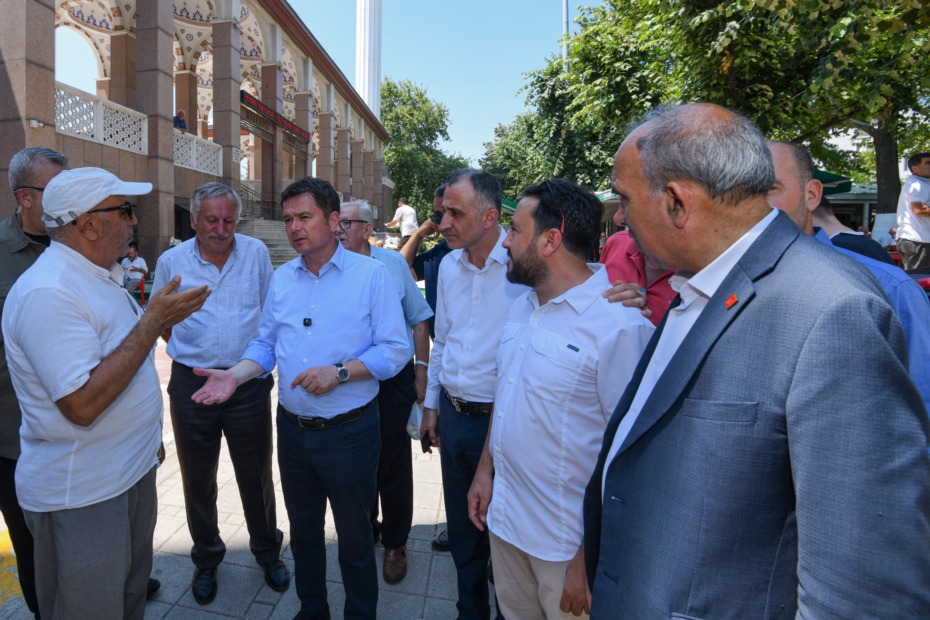 Erkan Aydın Vatandaşlarla Sahada Omuz Omuza