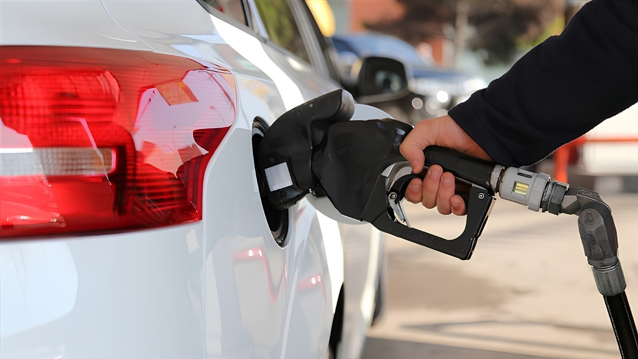 Dünyada petrol düşüyor, Türkiye’de akaryakıt fiyatları alev alıyor