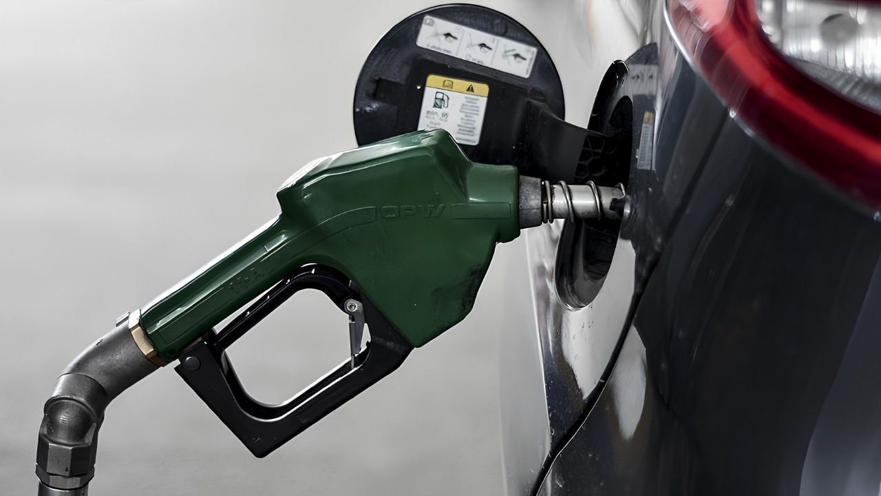 Fırtına vurdu: Petrol yeniden tırmanışta, gözler tabelalarda